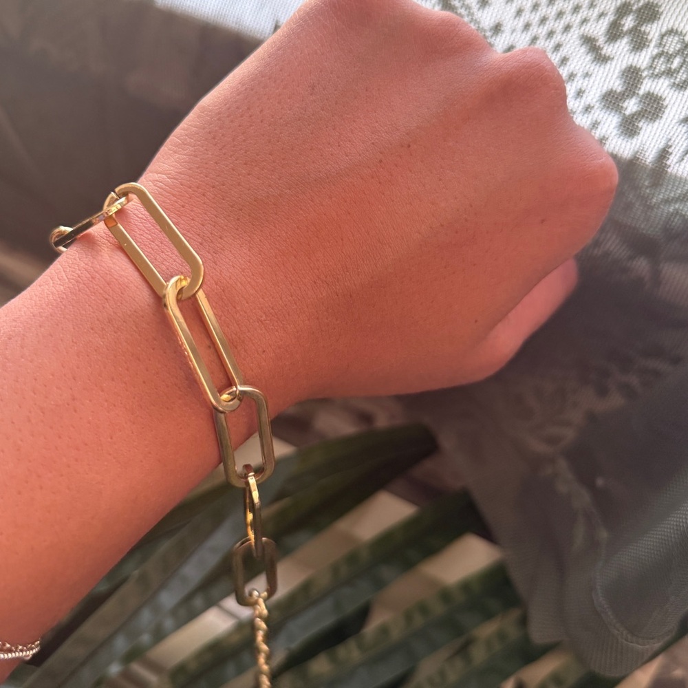 Gold plated paperclip bracelet with a clasp
